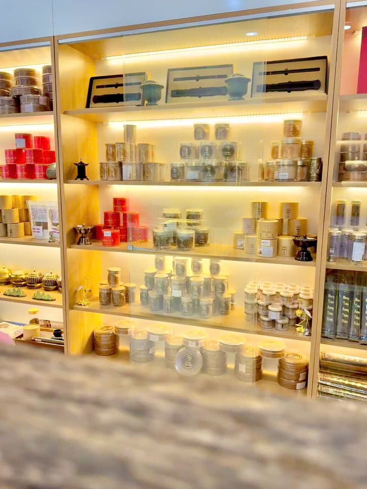 hinh showroom thuc te tram huong thinh vuong 2 |