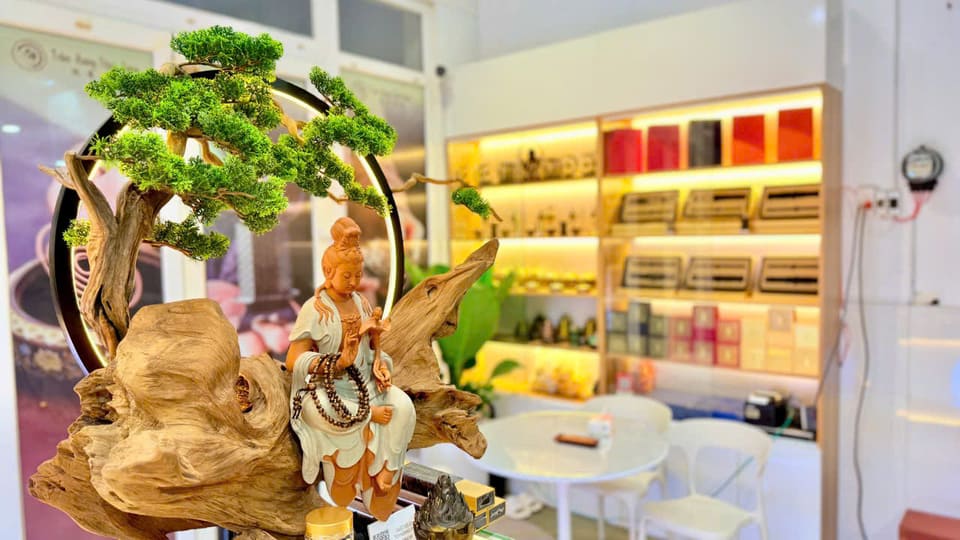 hinh showroom thuc te tram huong thinh vuong 4 |