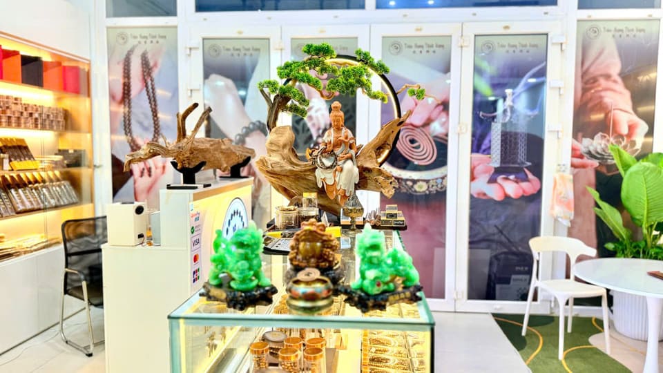 hinh showroom thuc te tram huong thinh vuong 7 |