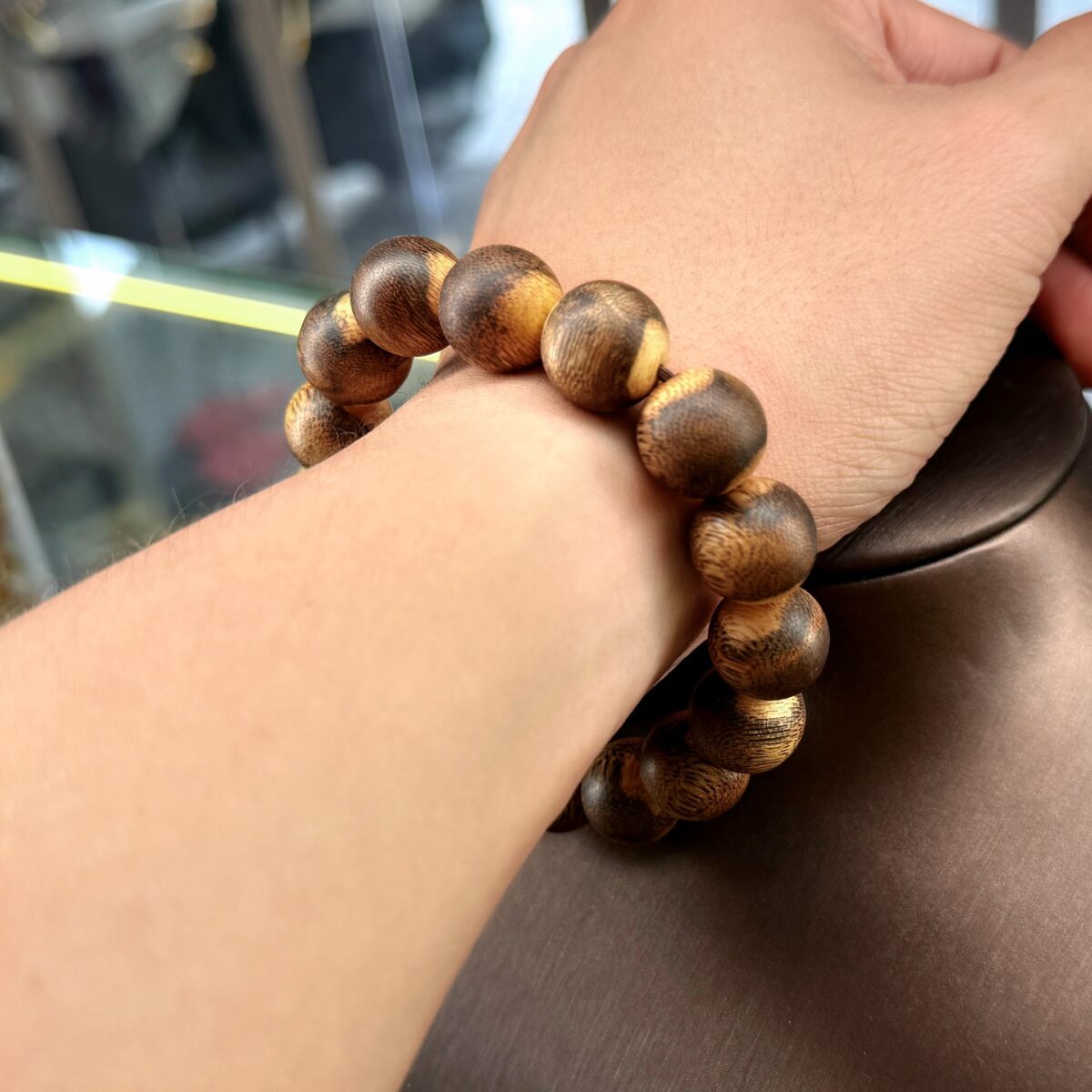 Vòng tay trầm hương Bông Cận Chìm, Dầu Rục Dẻo - Vòng Đơn Size 14mm - Ảnh 2